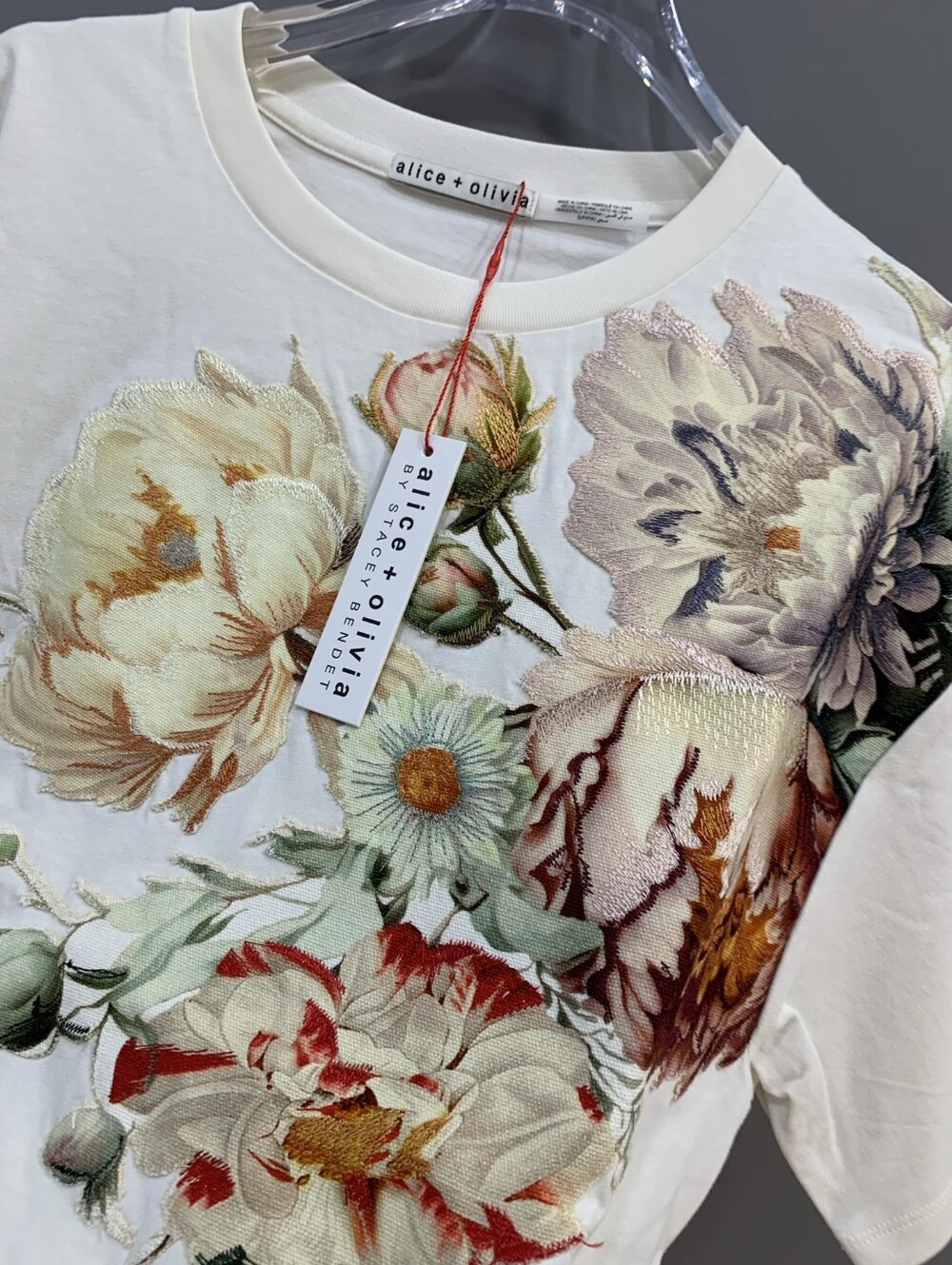 ALICE & OLIVIA EVAN APPLIQUE OVERSIZED TEE - Picture 8 of 14